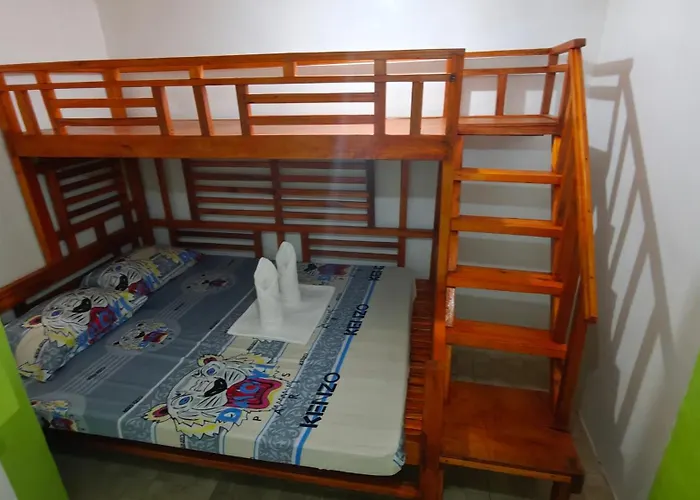 Inn Guanna's Place & Restaurant 2*
