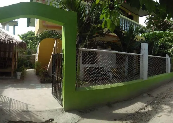 Guanna's Place & Restaurant Inn