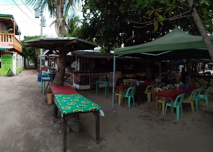 Guanna's Place & Restaurant 2*