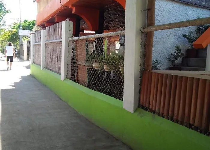 Guanna's Place & Restaurant 2*